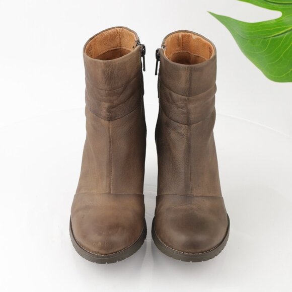 Clarks Womens Mission Zelle Boot Size 6 Brown Leather Block Heel Lug Sole Comfy - Picture 2 of 11